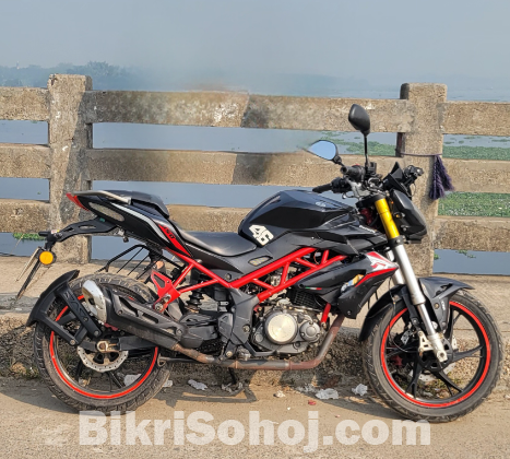 Benelli tnt 150r 2021